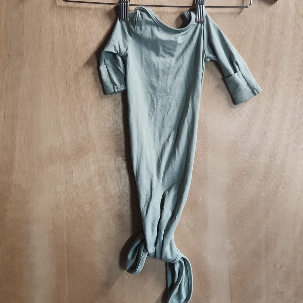 NWOT Caden Lane Sage Baby Onesie with Wooden Buttons Preemie 4-6lbs - Picture 5 of 6